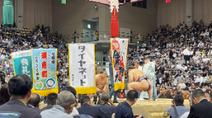懸賞旗の掲出の様子