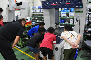株式会社ピーエムティーでの様子