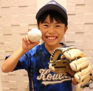 始球式での投球に嬉しそうな稲永さん