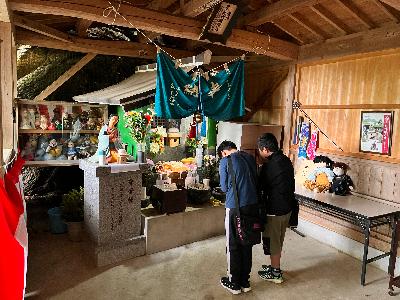 神社を訪れた参拝者の様子