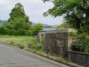石垣と古井戸が残る田原養全宅跡の写真