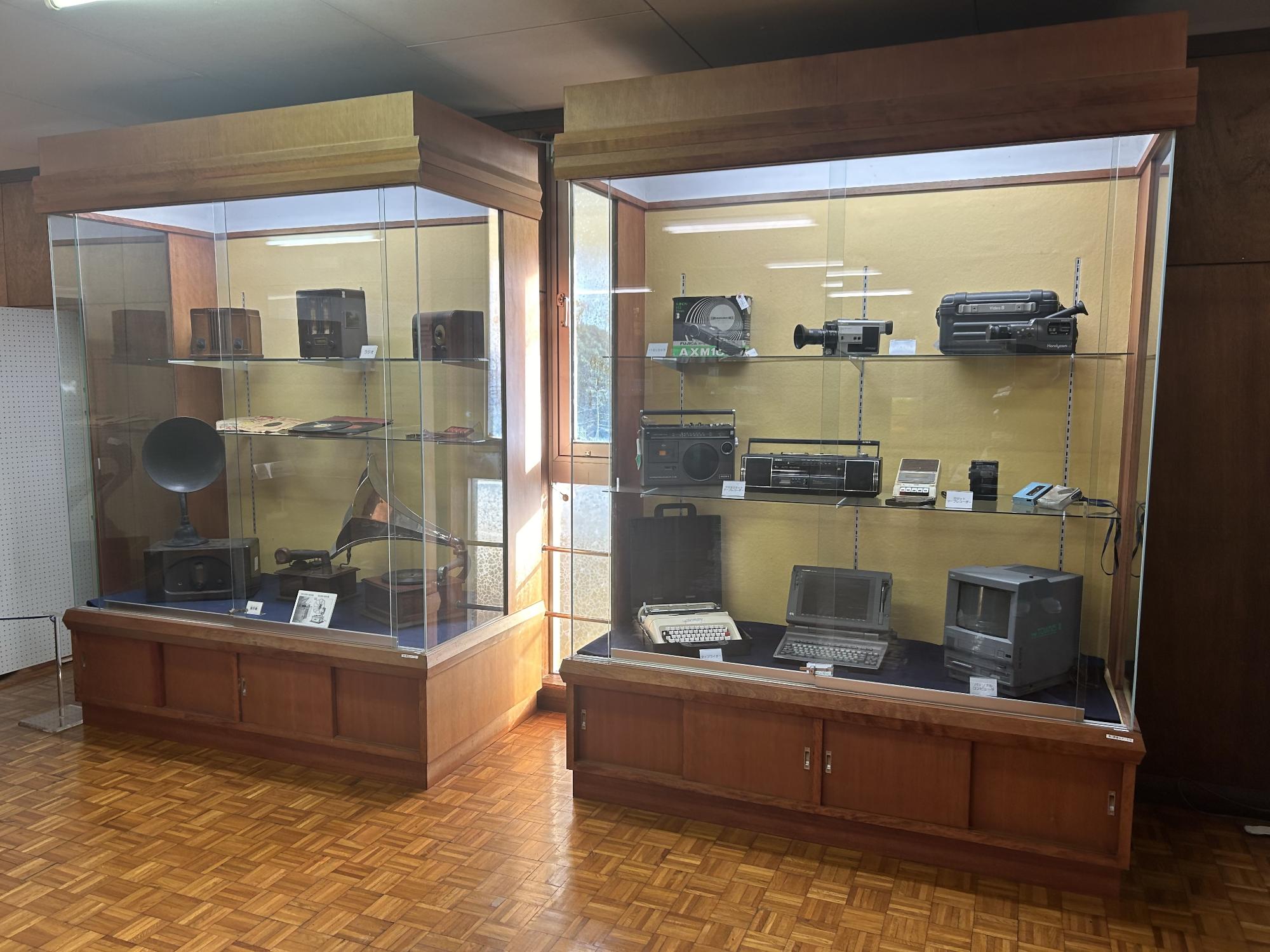 視聴覚機器の展示風景です