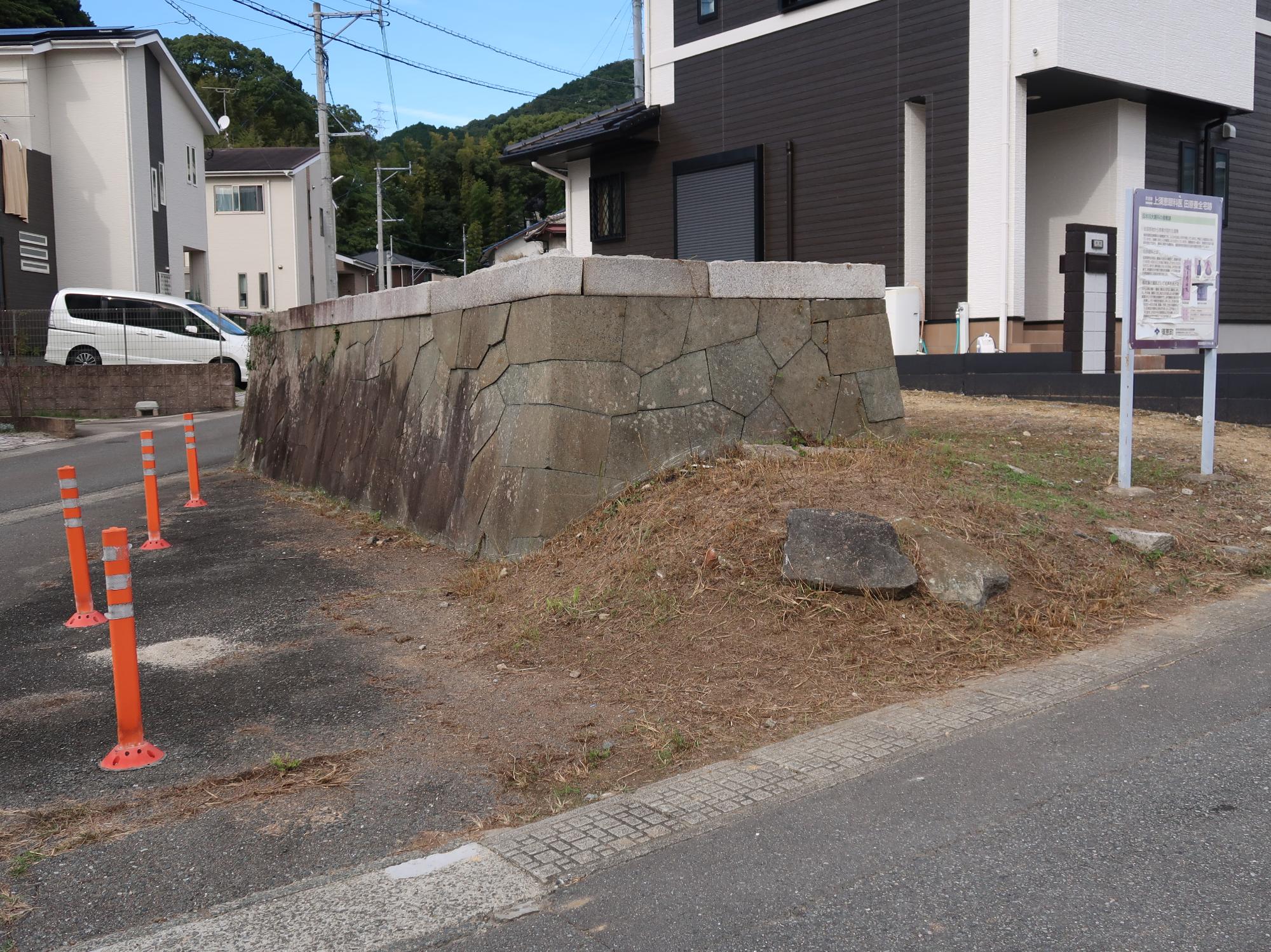 田原眼科門の石垣です